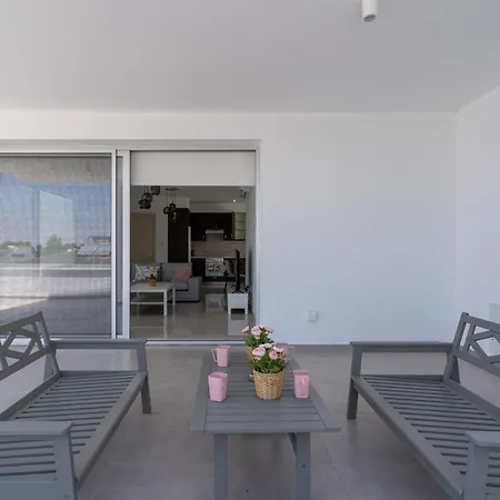 Harmonia 2-br In Livadia