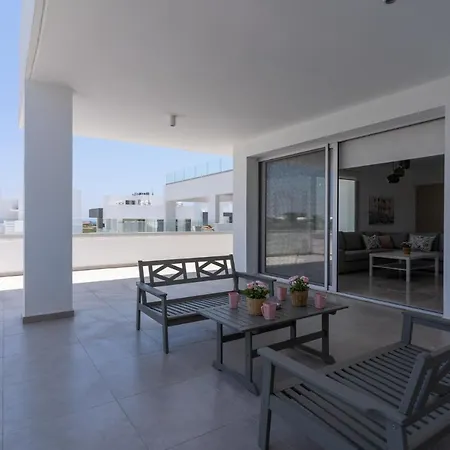 Harmonia 2-br In Livadia דירה