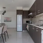 Harmonia 2-br In Livadia *
