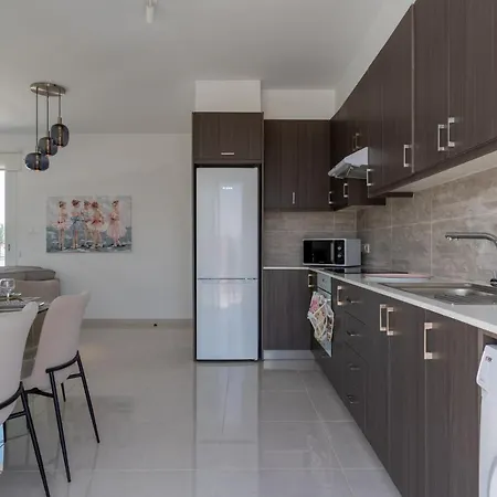 Harmonia 2-br In Livadia *