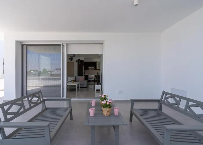 Harmonia 2-br In Livadia