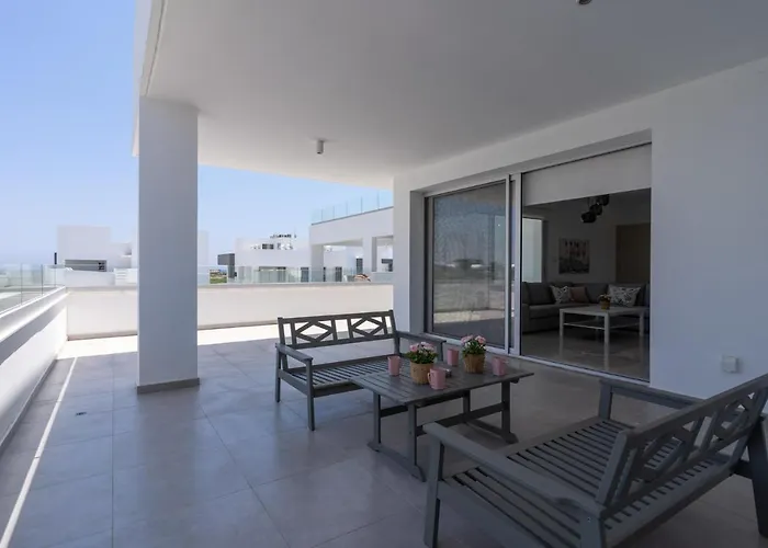 Harmonia 2-br In Livadia Апартаменти