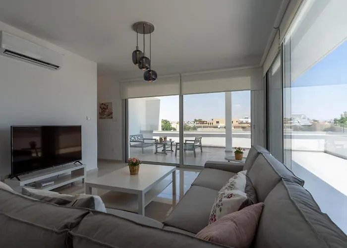 Harmonia 2-br In Livadia Apartamento *