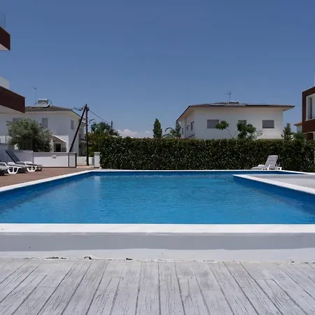 Harmonia 2-br In Livadia Apartament